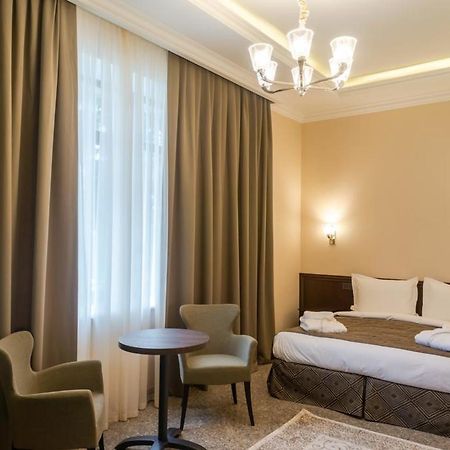 Royal Plus Hotel Almaty Bagian luar foto